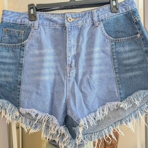 Denim Patchwork Fringe Hem Women's Shorts - Light Blue